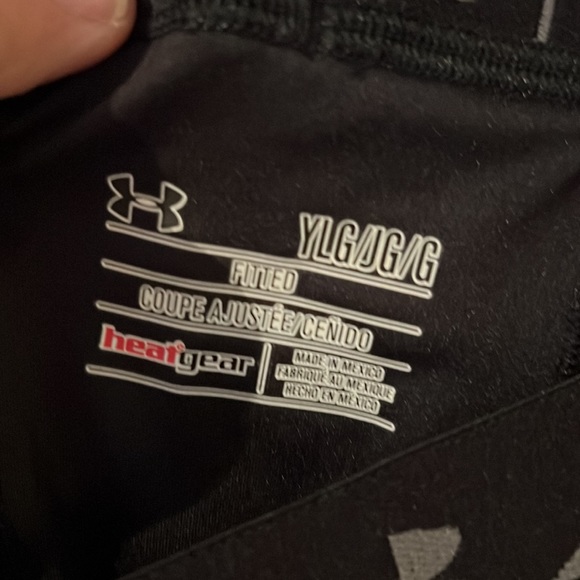 Youth Under Armour  compression tights. 3/4 length.  Youth Large. - Picture 3 of 13